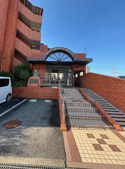 ライオンズマンション菅田　テラス＋専用庭のある１階のお部屋 エントランス（外）