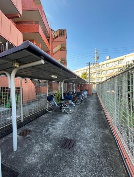ライオンズマンション菅田　テラス＋専用庭のある１階のお部屋 駐輪場