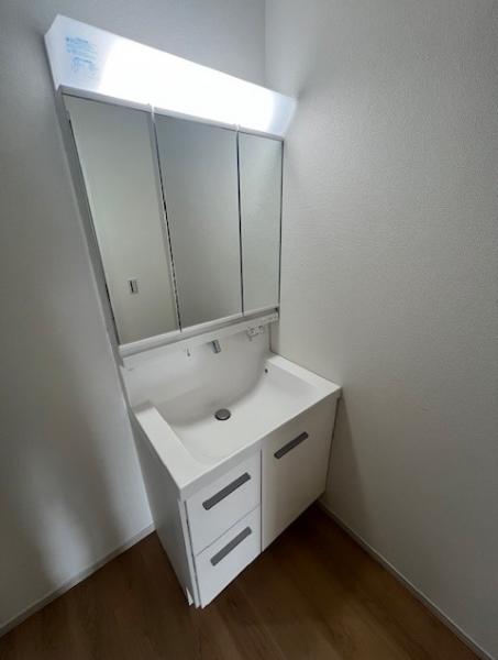 桃山2丁目　リビングアップ階段＋神沢駅徒歩10分の家　２号棟 洗面台・洗面所 