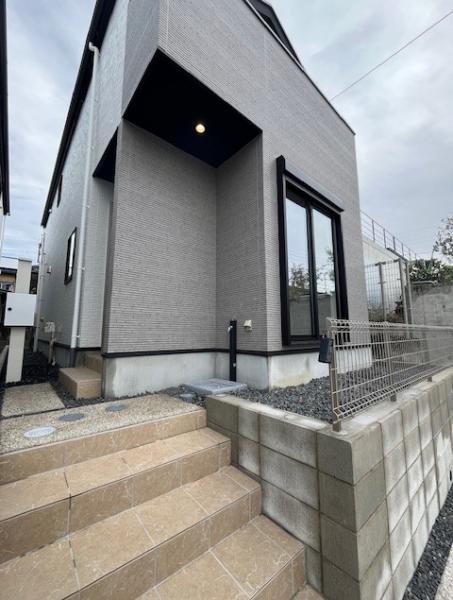 桃山2丁目　リビングアップ階段＋神沢駅徒歩10分の家　２号棟 玄関 