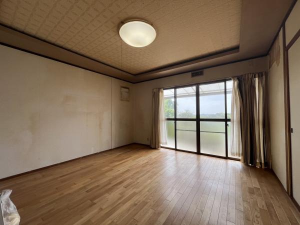 船越町 戸建て 洋室