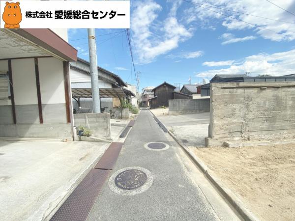 【不動産販売　愛媛総合】2357　土地　今治市波止浜2丁目 前面道路含む現地写真 