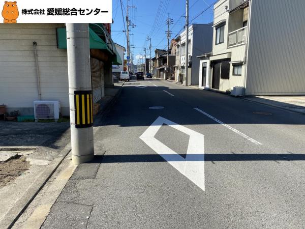 【不動産販売　愛媛総合】2422　土地　今治市本町５丁目 前面道路含む現地写真 