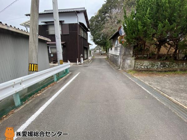 【不動産販売　愛媛総合】4141　土地　今治市玉川町中村 前面道路含む現地写真 