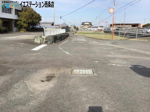 【不動産販売　愛媛総合】5849　土地　西条市丹原町願連寺 前面道路含む現地写真 