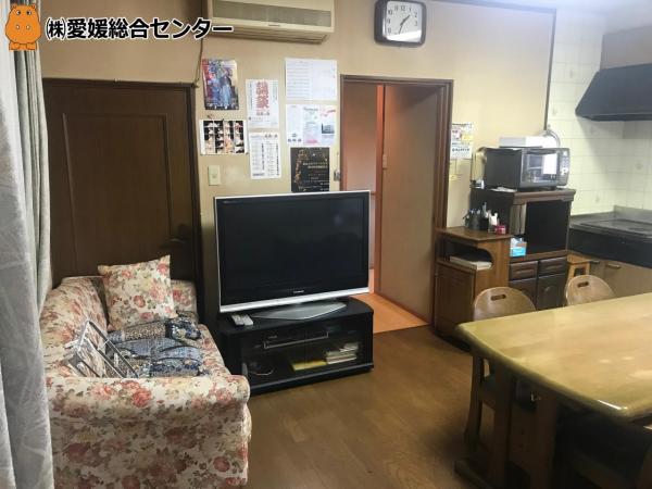 【不動産販売　愛媛総合】1734　中古住宅　今治市高部 リビング 