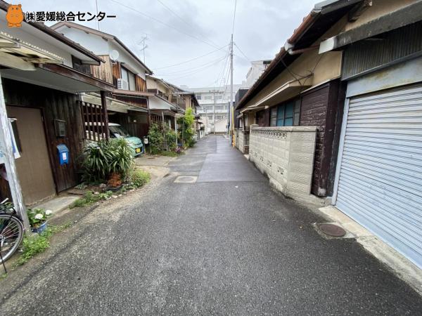 【不動産販売　愛媛総合】6570　土地　今治市郷本町２丁目 前面道路含む現地写真 