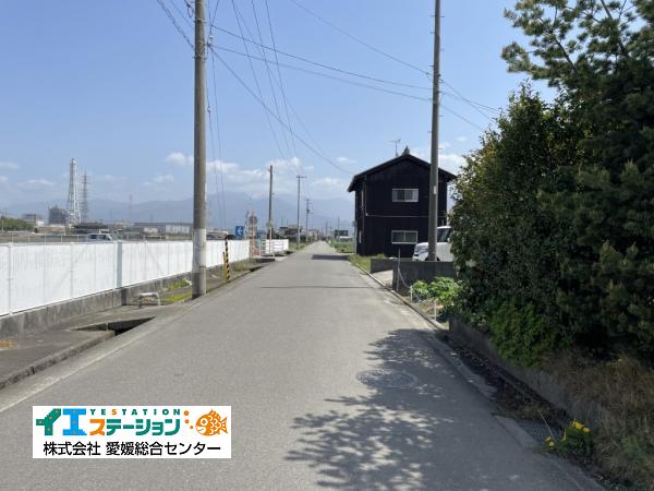 【不動産販売　愛媛総合】2924　土地　西条市北条 前面道路含む現地写真 