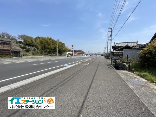 【不動産販売　愛媛総合】7886　土地　新居浜市萩生 前面道路含む現地写真 