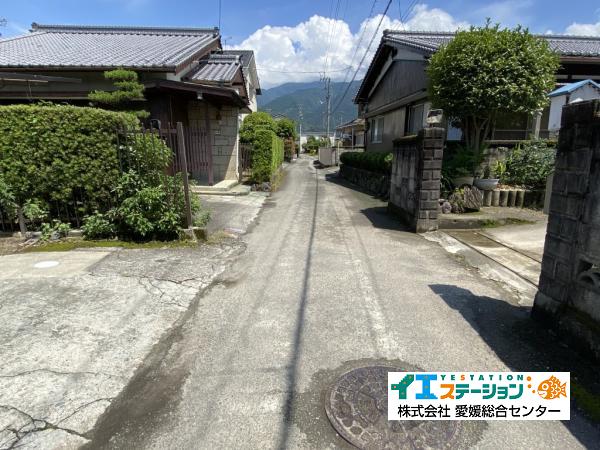 【不動産販売　愛媛総合】6353　土地　西条市中野甲 前面道路含む現地写真 