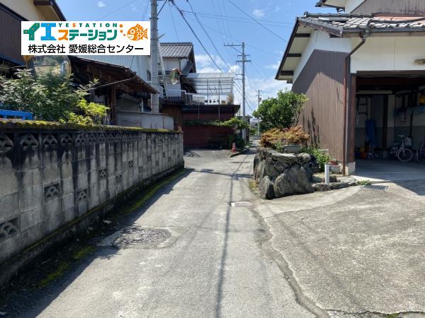 【不動産販売　愛媛総合】6353　土地　西条市中野甲 前面道路含む現地写真 