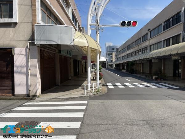 【不動産販売　愛媛総合】7880　中古住宅　今治市本町2丁目 前面道路含む現地写真 