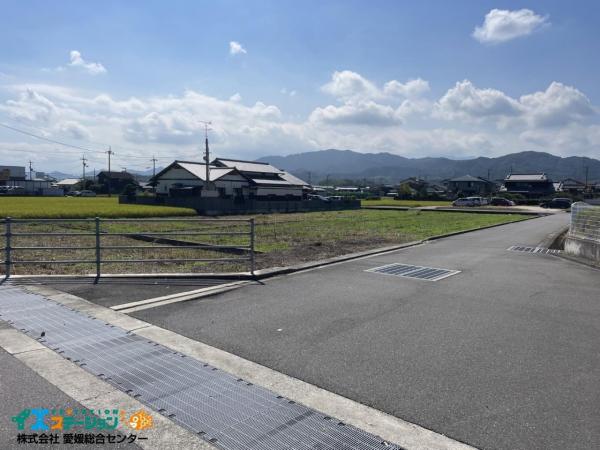 【不動産販売　愛媛総合】8532　土地　今治市中寺 前面道路含む現地写真 