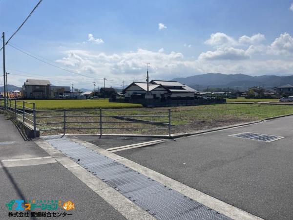 【不動産販売　愛媛総合】8532　土地　今治市中寺 前面道路含む現地写真 