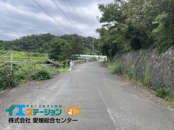 【不動産販売　愛媛総合】7995　土地　今治市波方町西浦甲 前面道路含む現地写真 