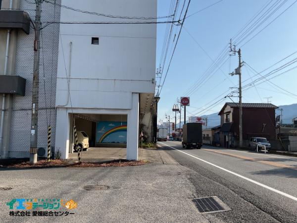 【不動産販売　愛媛総合】9032　事務所+5K　新居浜市星原町 前面道路含む現地写真 