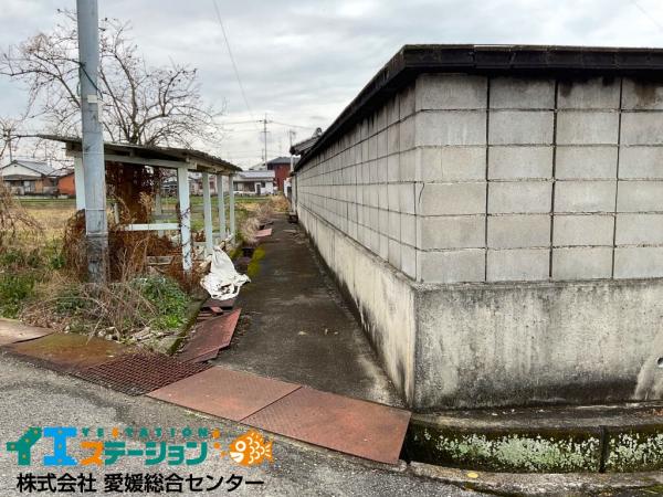 【不動産販売　愛媛総合】7030　土地　新居浜市田の上1丁目 前面道路含む現地写真 