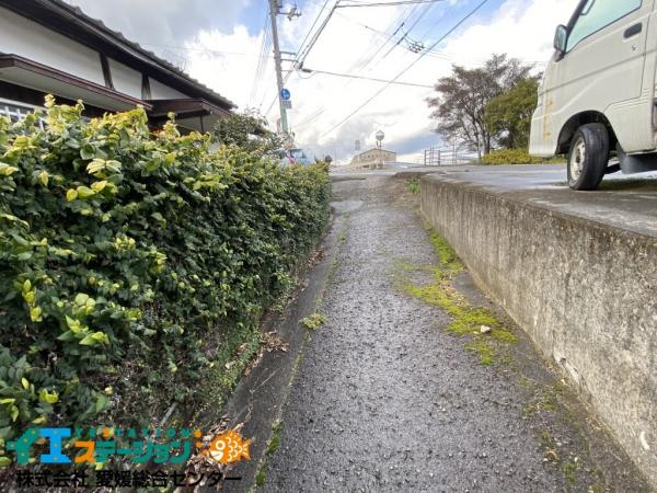 【不動産販売　愛媛総合】9081　土地　西条市喜多台 前面道路含む現地写真 