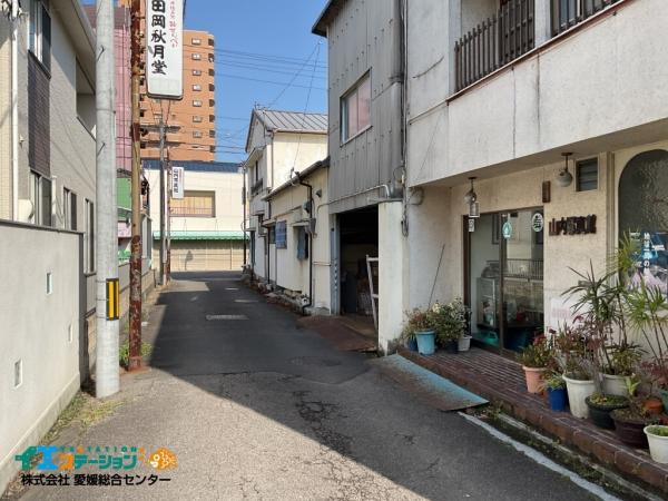 【不動産販売　愛媛総合】7868　土地　新居浜市泉宮町 前面道路含む現地写真 