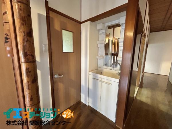 中古戸建 新居浜市中萩町15-50 JR予讃線新居浜駅 885万円