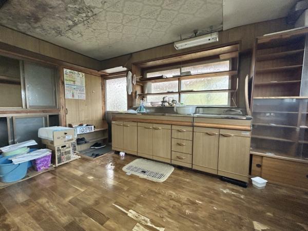 【不動産販売　愛媛総合】10888　中古住宅　四国中央市土居町北野 キッチン 