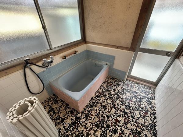 【不動産販売　愛媛総合】10888　中古住宅　四国中央市土居町北野 浴室 