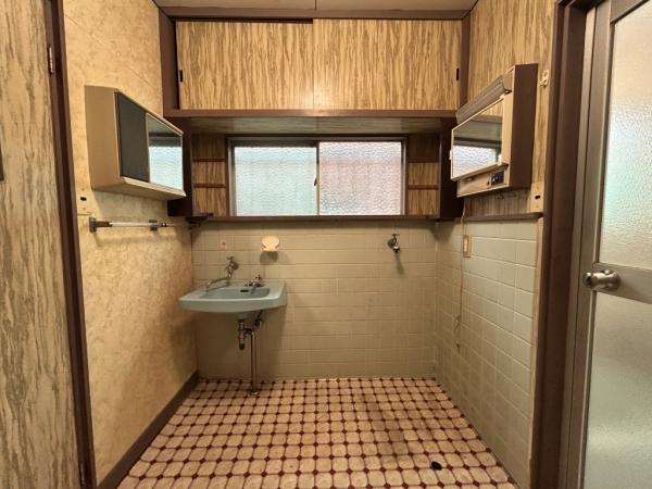中古戸建 新居浜市中村４丁目12-29 JR予讃線新居浜駅 180万円