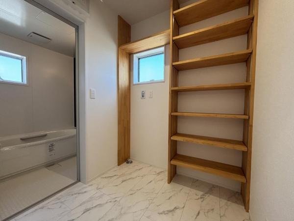 11570　未入居住宅　四国中央市寒川町 脱衣場