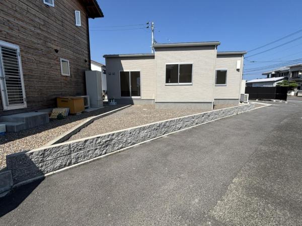 11570　未入居住宅　四国中央市寒川町 前面道路含む現地写真 