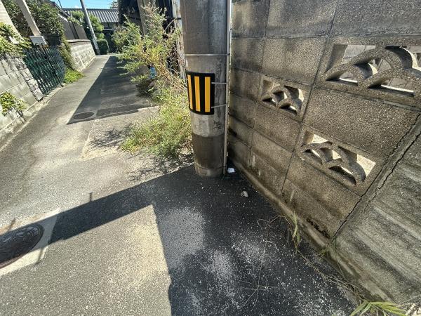 【不動産販売　愛媛総合】11380　中古住宅　今治市河南町1丁目 前面道路含む現地写真 