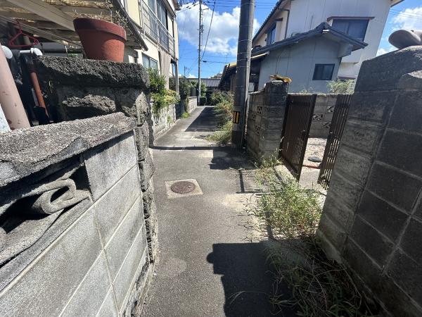 【不動産販売　愛媛総合】11380　中古住宅　今治市河南町1丁目 前面道路含む現地写真 