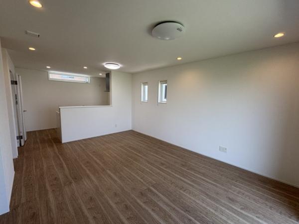 11604　未入居住宅　四国中央市上柏町 リビングダイニング