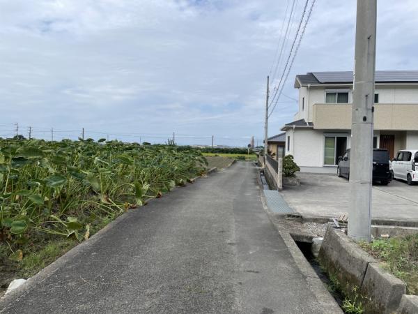 【不動産販売　愛媛総合】11623　中古住宅　四国中央市土居町津根 前面道路含む現地写真 