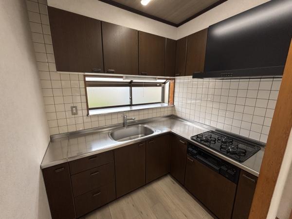 【不動産販売　愛媛総合】11014　新居浜市上原1丁目 キッチン 