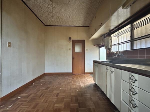 【不動産販売　愛媛総合】11711　中古住宅　新居浜市岸の上町1丁目 キッチン 