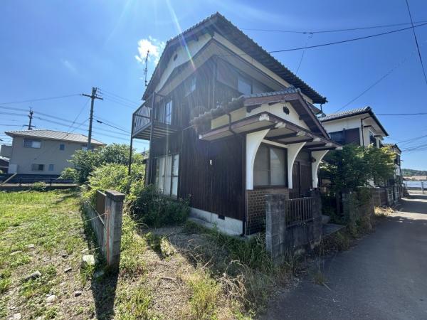 【不動産販売　愛媛総合】11711　中古住宅　新居浜市岸の上町1丁目 現地外観写真 