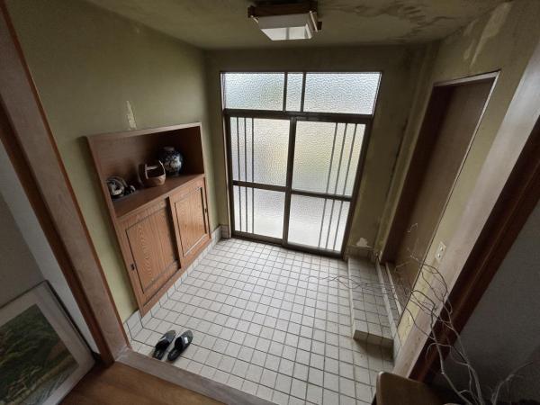 【不動産販売　愛媛総合】11035　中古住宅　今治市上徳甲 玄関 