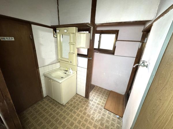 【不動産販売　愛媛総合】11746　中古住宅　今治市北鳥生町2丁目 洗面台・洗面所 