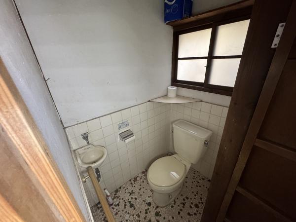 【不動産販売　愛媛総合】11746　中古住宅　今治市北鳥生町2丁目 トイレ 