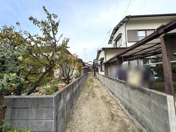 【不動産販売　愛媛総合】11746　中古住宅　今治市北鳥生町2丁目 前面道路含む現地写真 