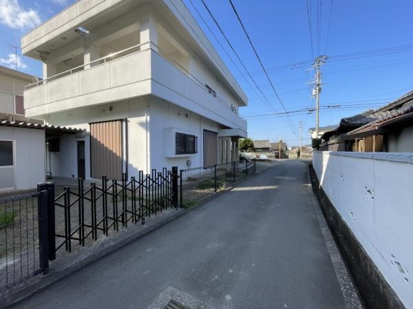 【不動産販売　愛媛総合】11795　中古住宅　四国中央市豊岡町長田 前面道路含む現地写真 