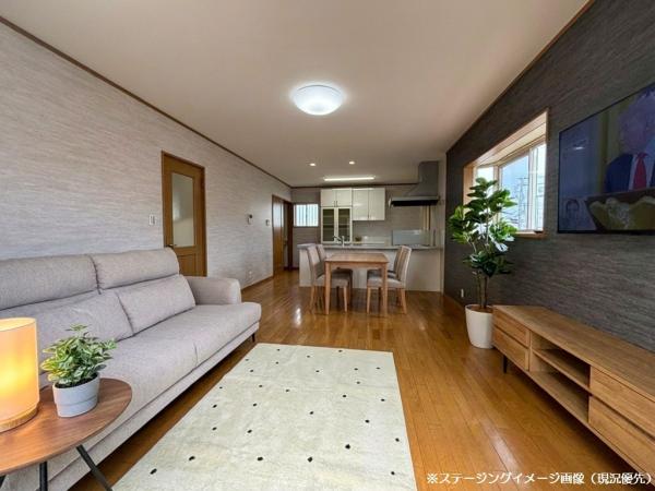 【不動産販売　愛媛総合】11509　中古住宅　新居浜市土橋1丁目 リビング 