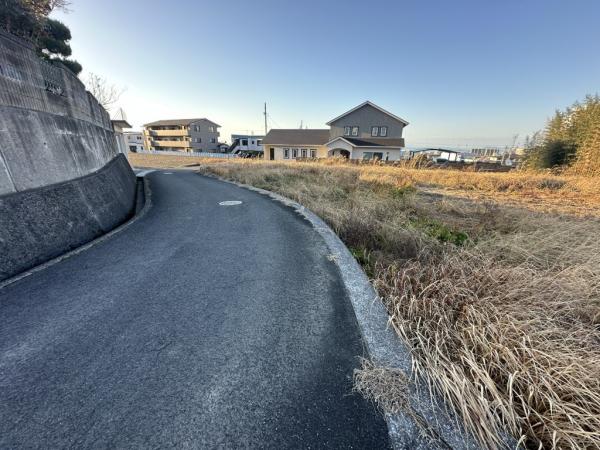 【不動産販売　愛媛総合】12153　土地　四国中央市中曽根町 前面道路含む現地写真 