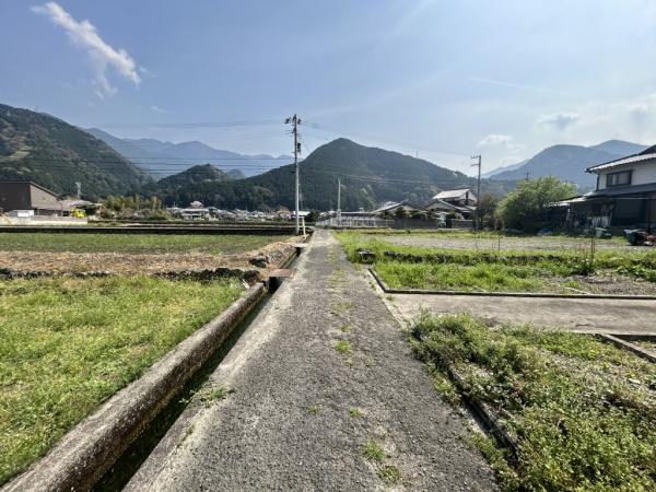 土地 新居浜市角野新田町２丁目 JR予讃線新居浜駅 80万円