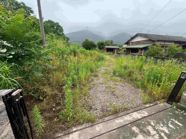 土地 四国中央市土居町野田（住居表示未確定） JR予讃線赤星駅 300万円
