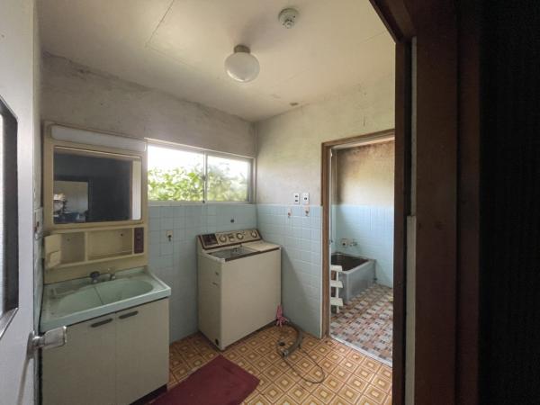中古戸建 西条市国安1328-4、1331-5 JR予讃線伊予三芳駅 780万円