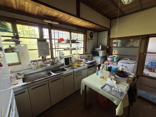 中古戸建 新居浜市上原３丁目8-17 JR予讃線中萩駅 160万円