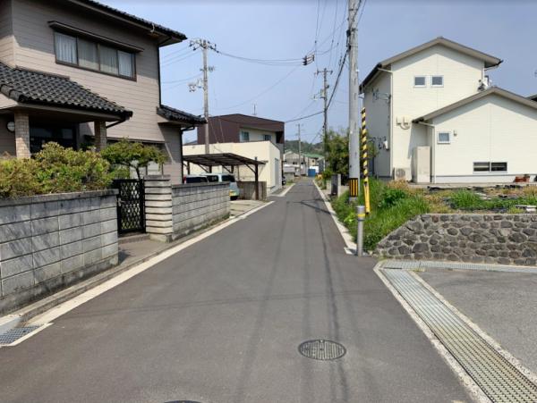 【不動産販売　愛媛総合】1760　土地　今治市大西町九王甲 前面道路含む現地写真 