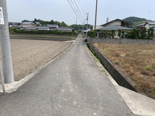 【不動産販売　愛媛総合】1779　土地　今治市国分6丁目 前面道路含む現地写真 