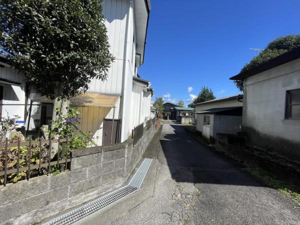 日光市倉ヶ崎新田　2階建て5K 前面道路含む現地写真 